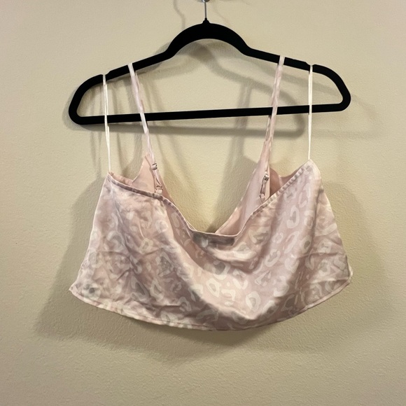 NWT size Medium 100 % polyester crop top - Picture 5 of 6